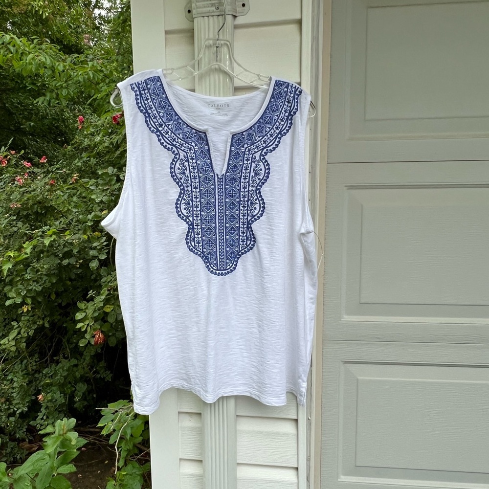 NWT Talbots Gorgeous White Royal Blue Embroidered Sleeveless Split Neck Top